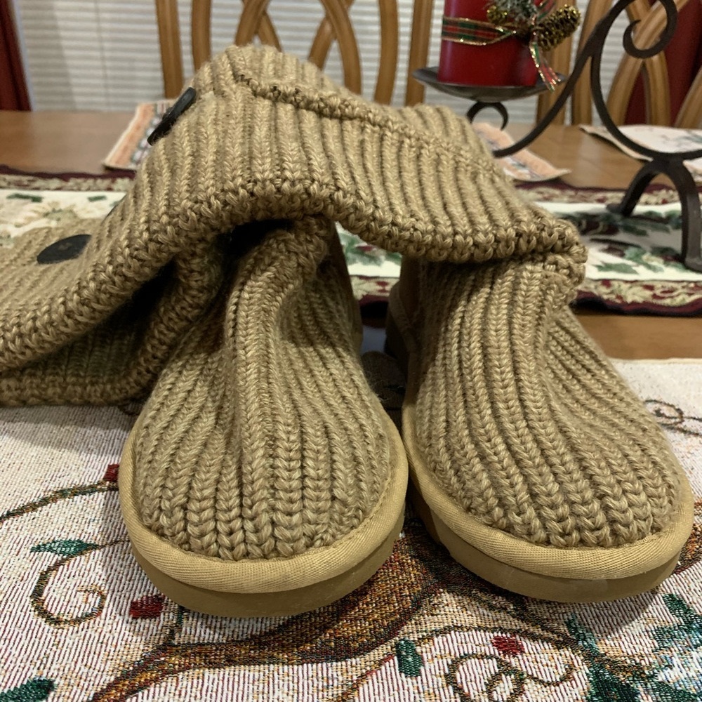 Ugg Classic Tan Cardy Boots - Picture 2 of 8